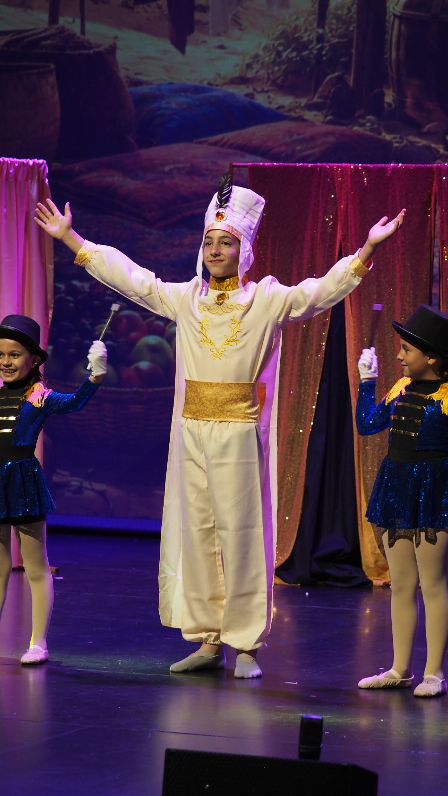 Aquí os dejamos un resumen del musical 🎶🧞‍♂️ 

Esperamos que lo disfrutarais tanto como nuestros alumnos lo hicieron. ¡Magnífica actuación de todos ellos! 

#musicalaladdin #teatrocole #EdelweissSchool #colegiovalencia #musicaljunior