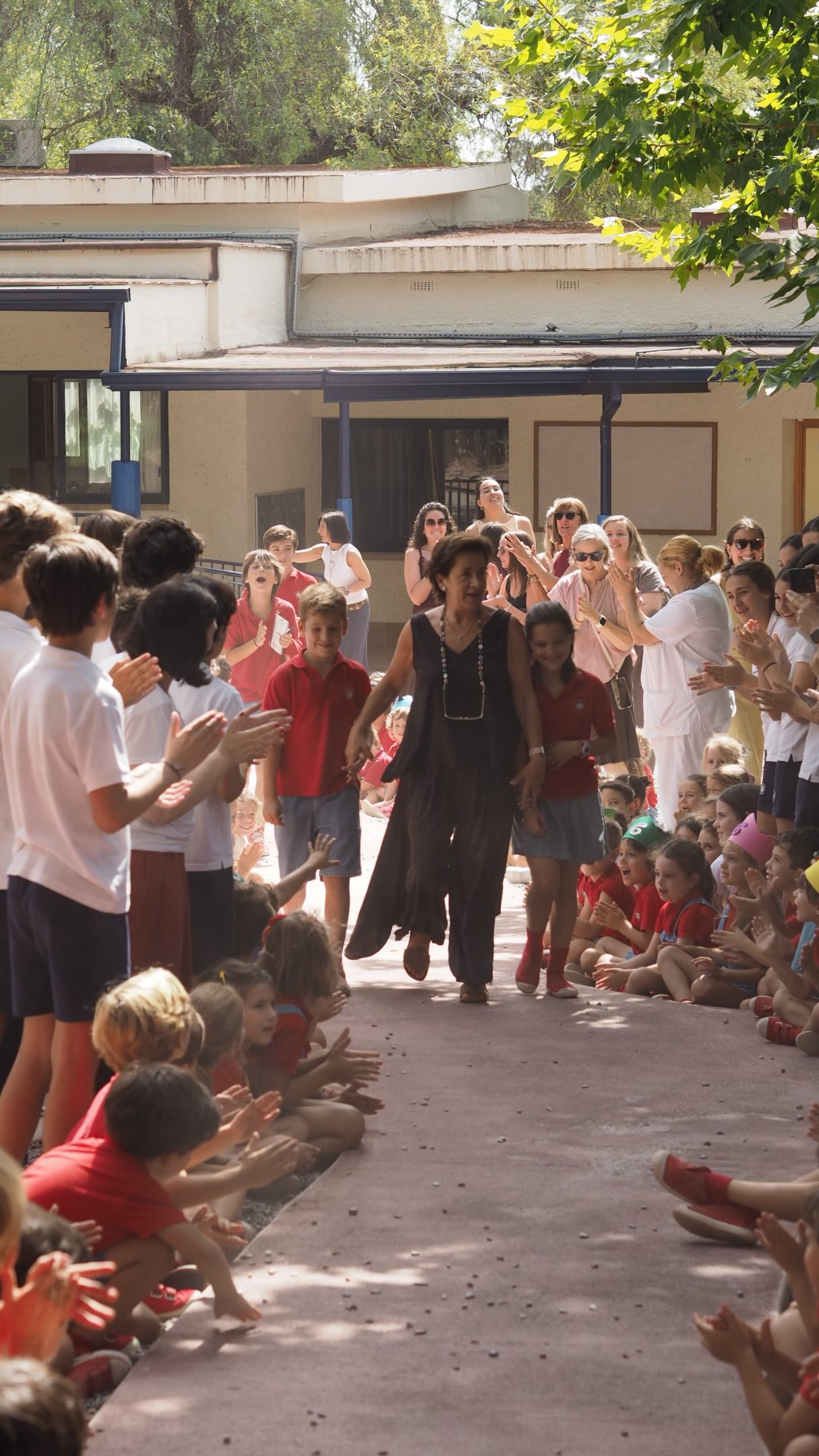 Queremos dar las gracias a la profe Miss Cristina por todos estos años en nuestro cole y toda una vida dedicada a la enseñanza y el cuidado de nuestros niños y niñas de Edelweiss. 

Ha sido un año maravilloso donde todos hemos podido disfrutar con ella antes de su jubilación. ¡Esperamos verte pronto de visita por el cole, que siempre será tu segunda casa! 

#edelweissschool #feelslikehome❤️ #jubilacion #despedidaprofe