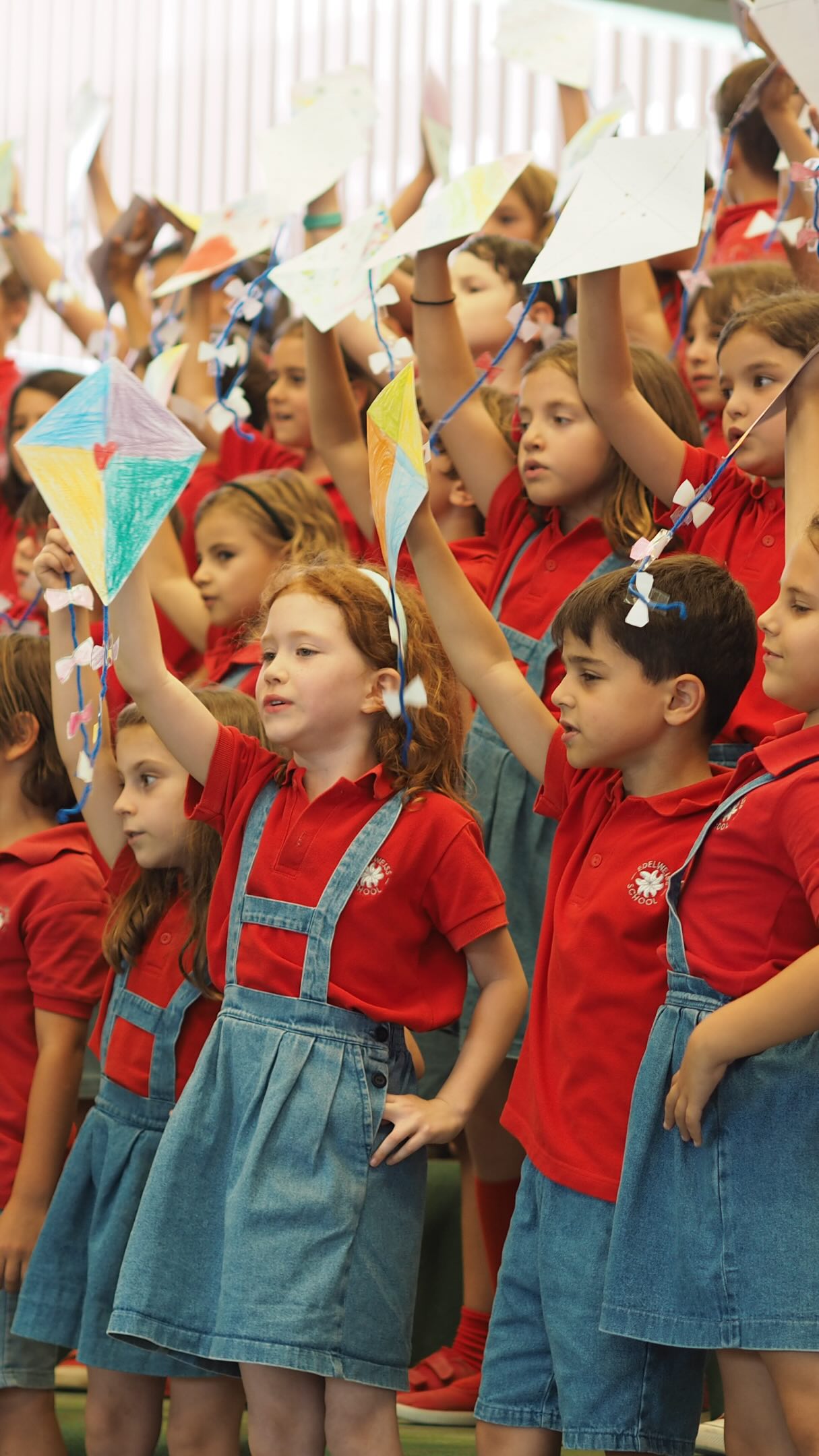 Os dejamos un resumen de nuestro Summer Music Festival 🎶

Los niños y niñas de Primaria del cole cantaron a sus familias para despedir este gran año que termina pronto. ¡Fue realmente increíble escucharlos a todos! 👏🏼✨

#schoolmusicfestival #EdelweissSchool #Feelslikehome #festivaldeverano #colegiobilingüevalencia