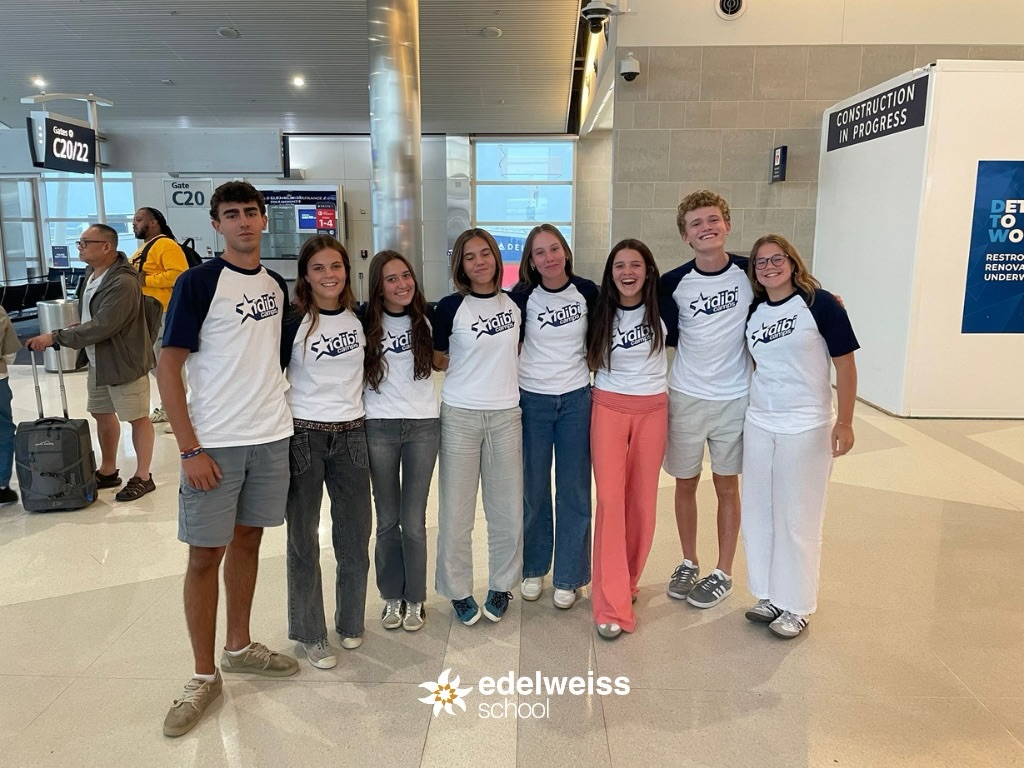 ¡Rumbo a Cleveland! 🇺🇸 Alumnos de 4º ESO han comenzado su estancia en Cleveland, Ohio, donde pasarán cuatro semanas viviendo con familias estadounidenses y asistiendo a clases, toda una experiencia de inmersión que les permitirá mejorar su inglés.

¡Estamos seguros de que les esperan grandes aprendizajes y muchísimos buenos momentos! ✨

#colegiobilingüevalencia #edelweissSchool #feelslikehome