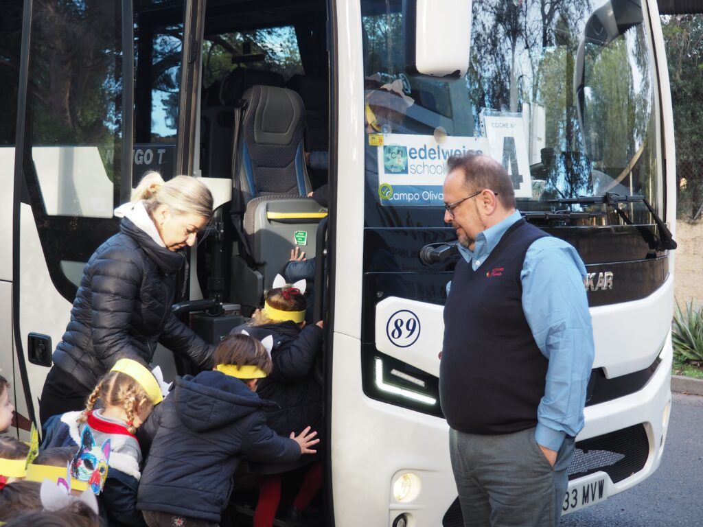 transporte escolar edelweiss school
